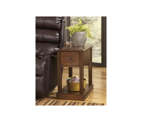 Breegin - Brown - Chair Side End Table - Removable Tray, 13.13"