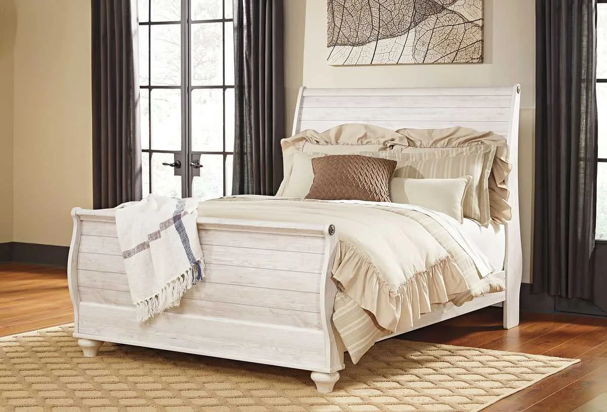 Willowton - Whitewash - Queen Sleigh Bed with Faux Plank Design