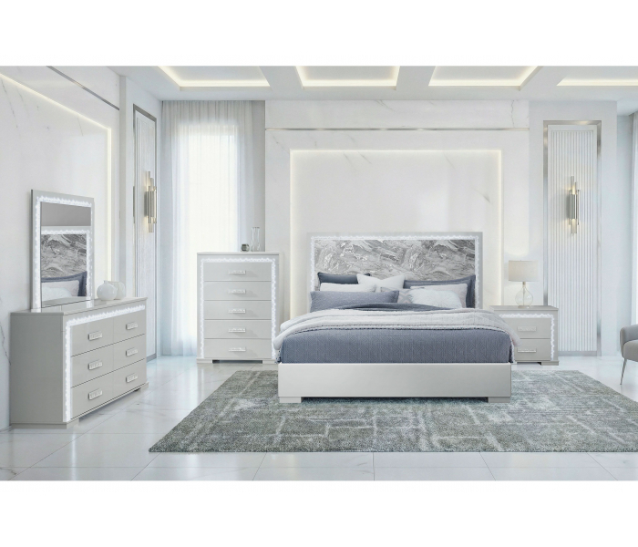 Naomi - 4 Piece Bedroom Set (Full Bed, Dresser, Mirror, Nightstand) - Silver Marble - Silver
