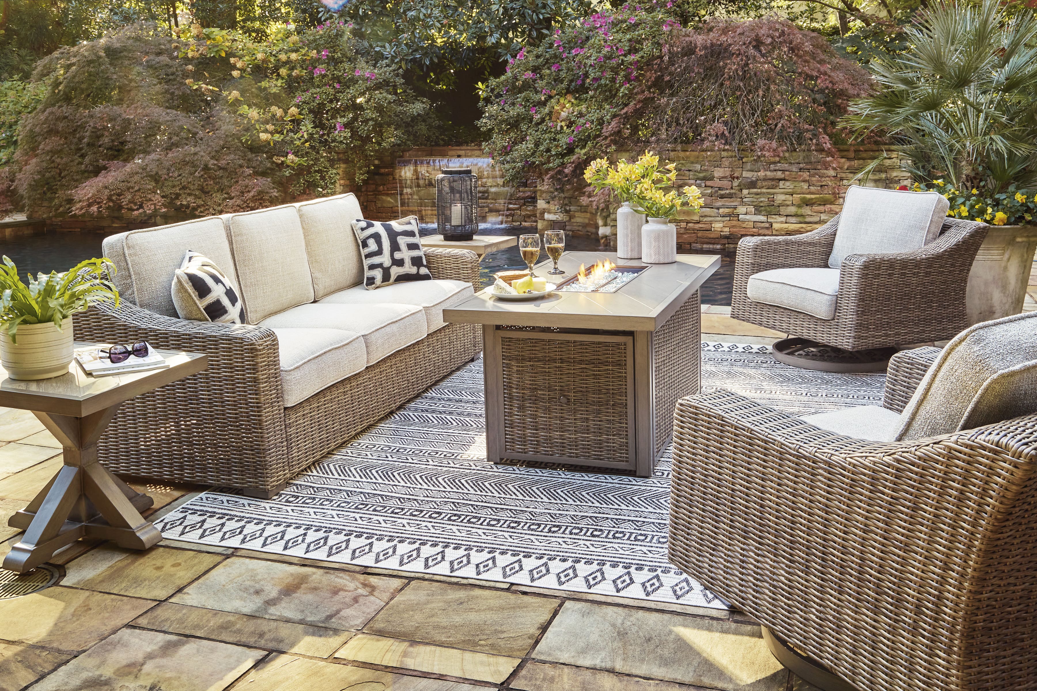 Beachcroft Sofa, 2 Chairs & Firepit Set